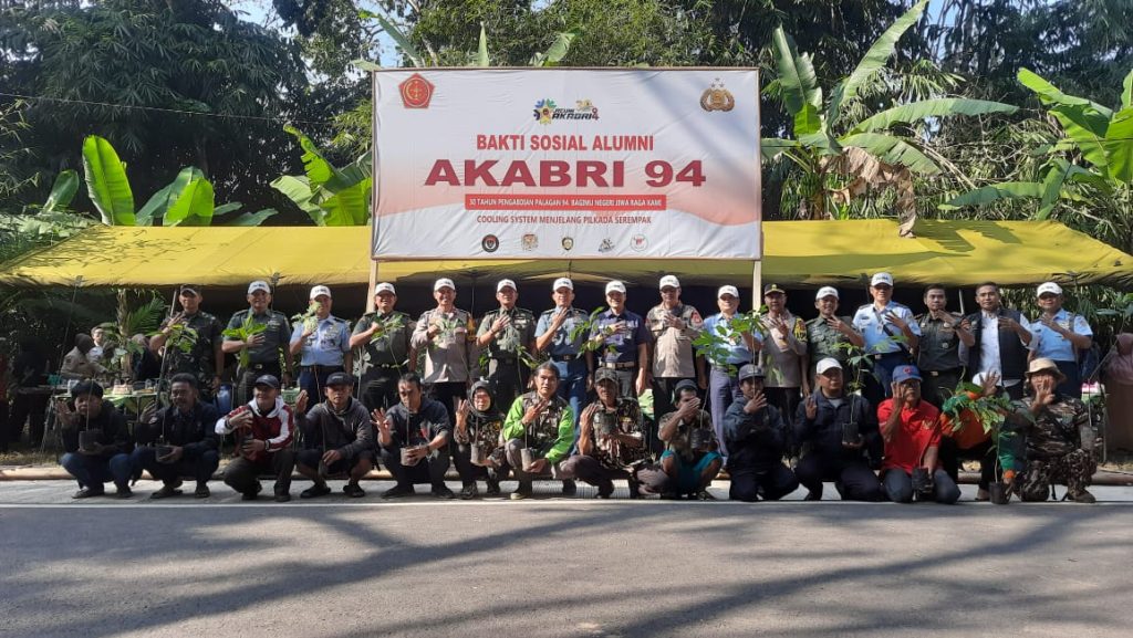 30 Tahun Pengabdian: Alumni AKABRI 94 Tanam Pohon dan Bagi Sembako di Sumedang