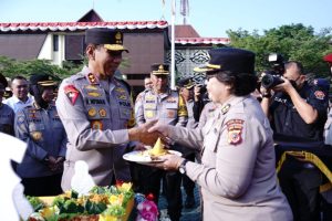 Kapolda Jawa Barat Pimpin Apel Bersama Peringati Hari Jadi Polwan ke-76