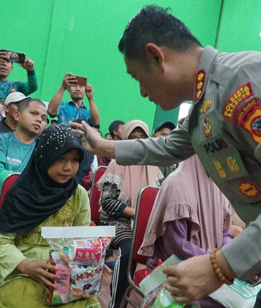 Jumat Curhat: Polresta Bandung Angkat Anak Perempuan Tak Bersekolah Jadi Anak Angkat