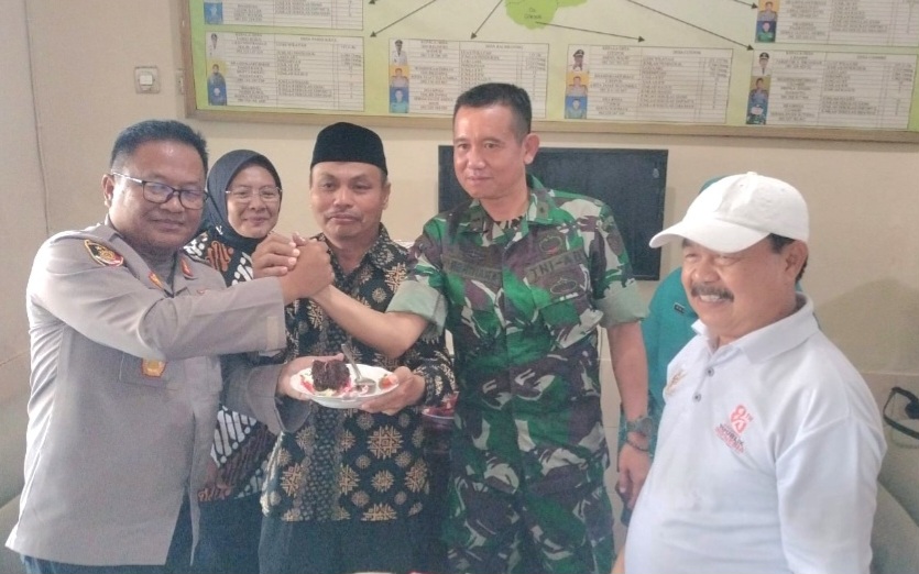 Penuh keakraban, HUT Bhayangkara ke-80 di Polsek Paseh Dirayakan Bersama seluruh Elemen